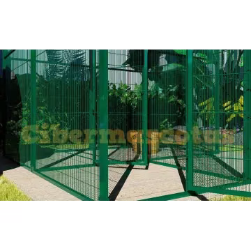 voladero para jardin con habitaculo de seguridad